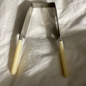 Kake- Kut’r Stainless Steel Cake / Pie Cutter